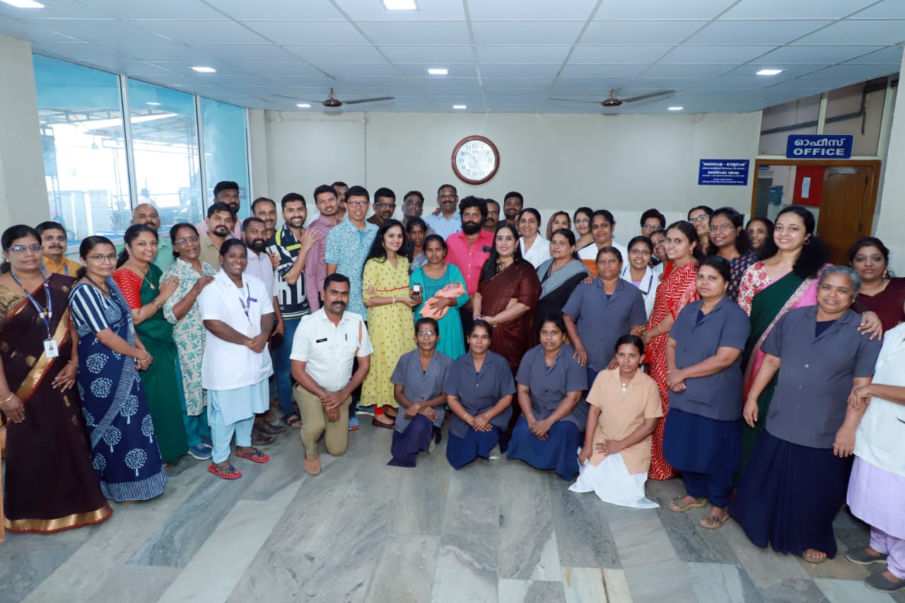 പ്രൗഡിന്റെ സ്വർണ്ണ പുലരിയിൽ കൗസല്യ ഡാൻ ഹെമിൻസ് ദമ്പതികൾ